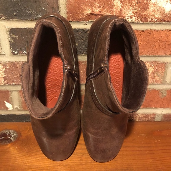 Bare Traps Porter Booties - Dark Brown - Soft & comfy! - Picture 2 of 10